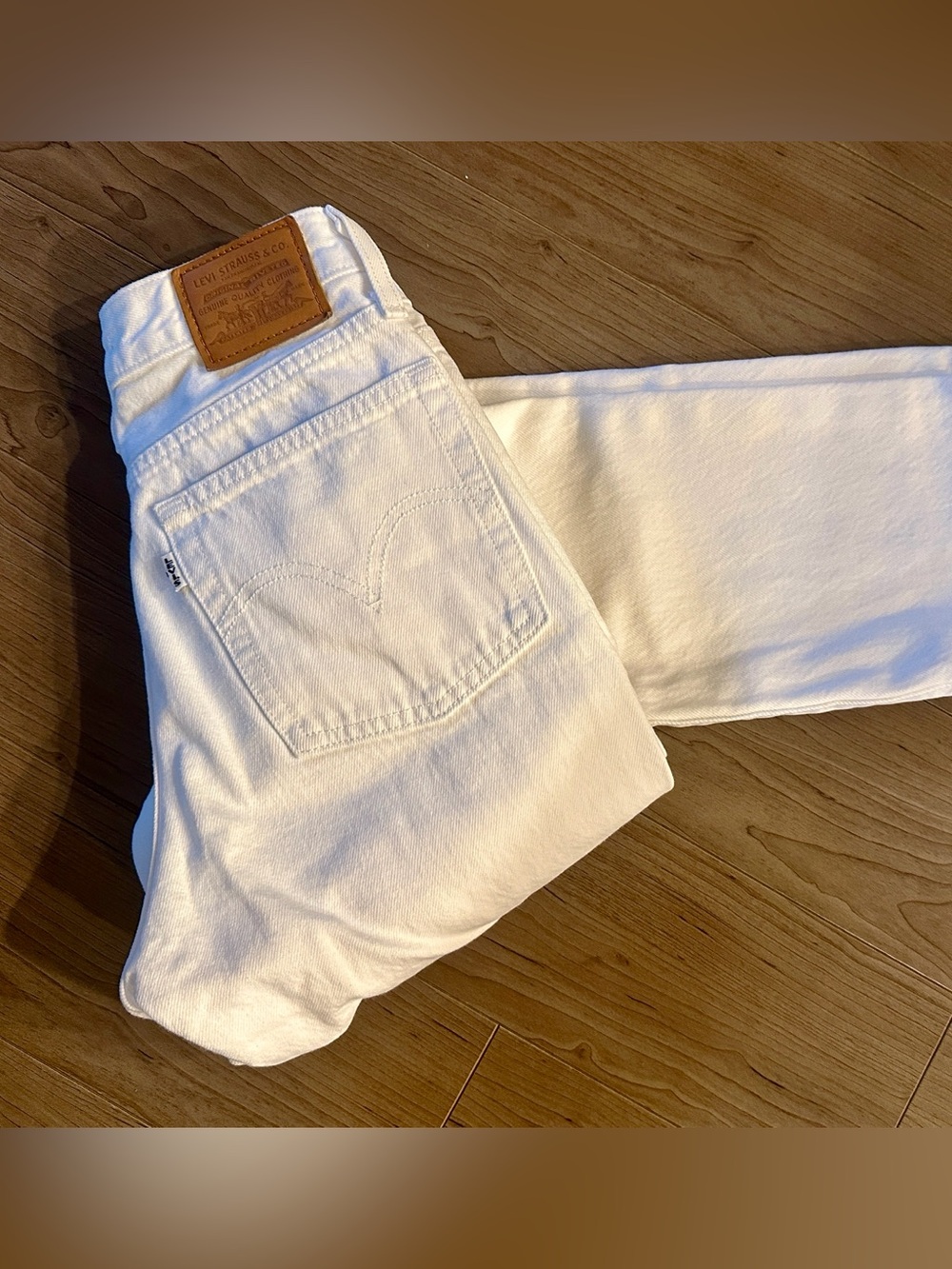 Levi's Wedgie Straight Jeans in White